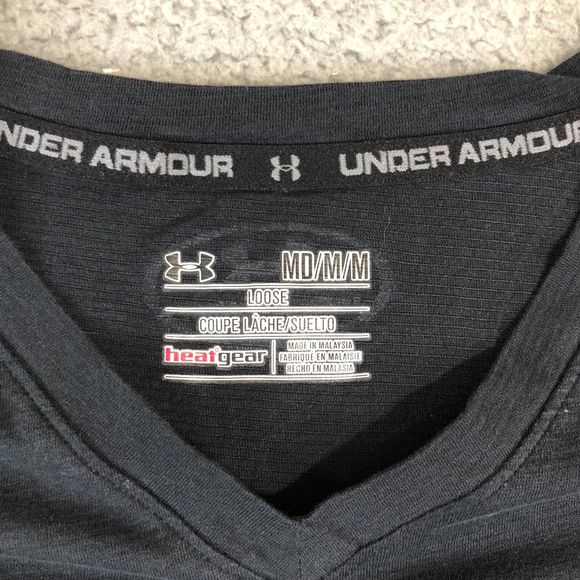 Under Armour Shirt‎ Mens Medium Heatgear Loose Athletic V-Neck Logo Outdoor Tee - Picture 3 of 10